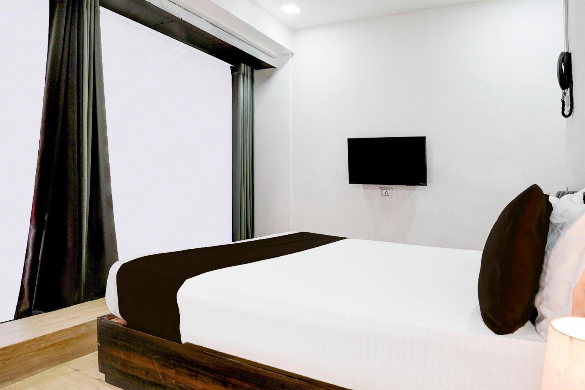 Super Hotel O Vip Road Formerly Hotel Lotus 수라트 외부 사진