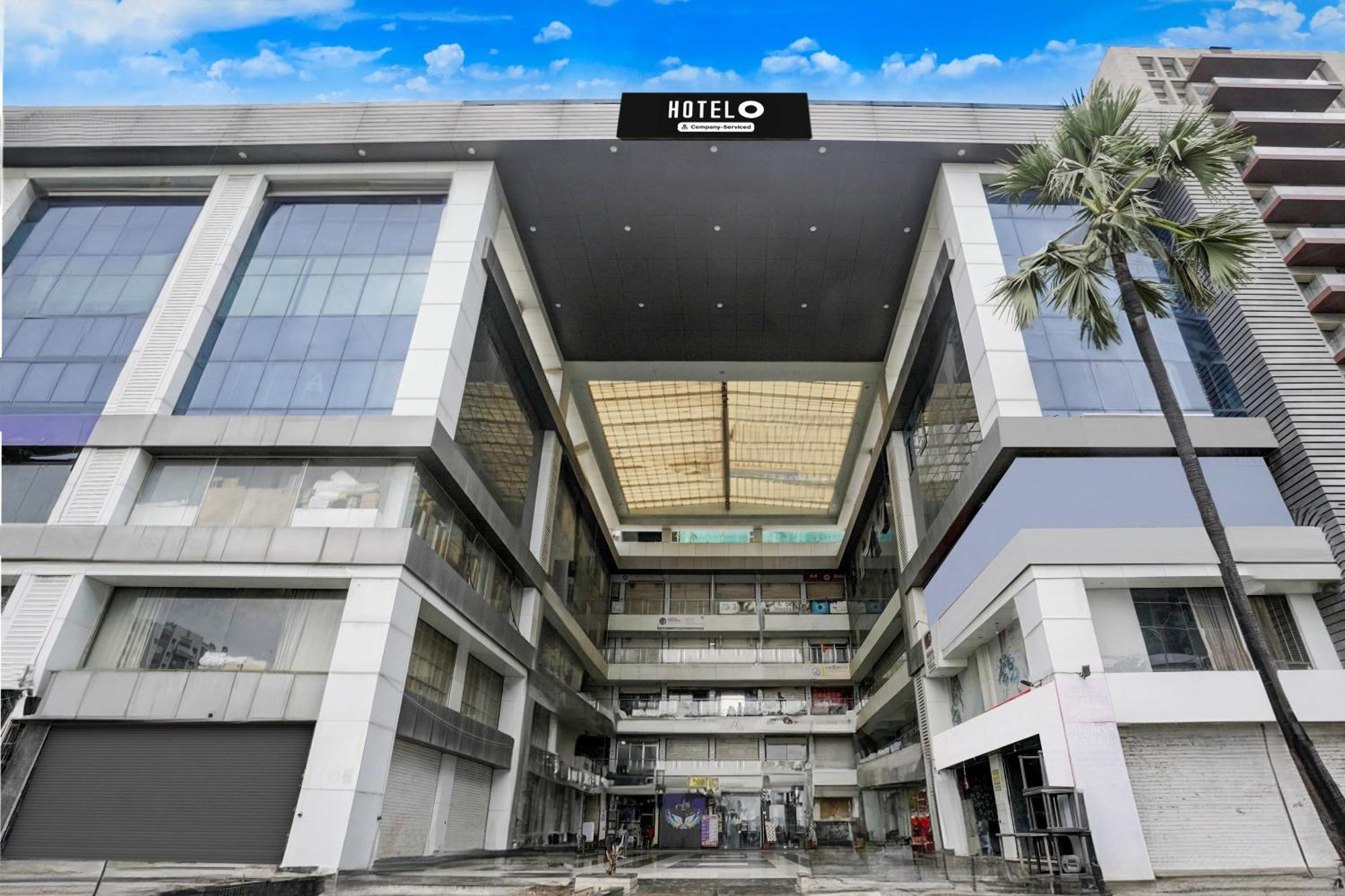 Super Hotel O Vip Road Formerly Hotel Lotus 수라트 외부 사진