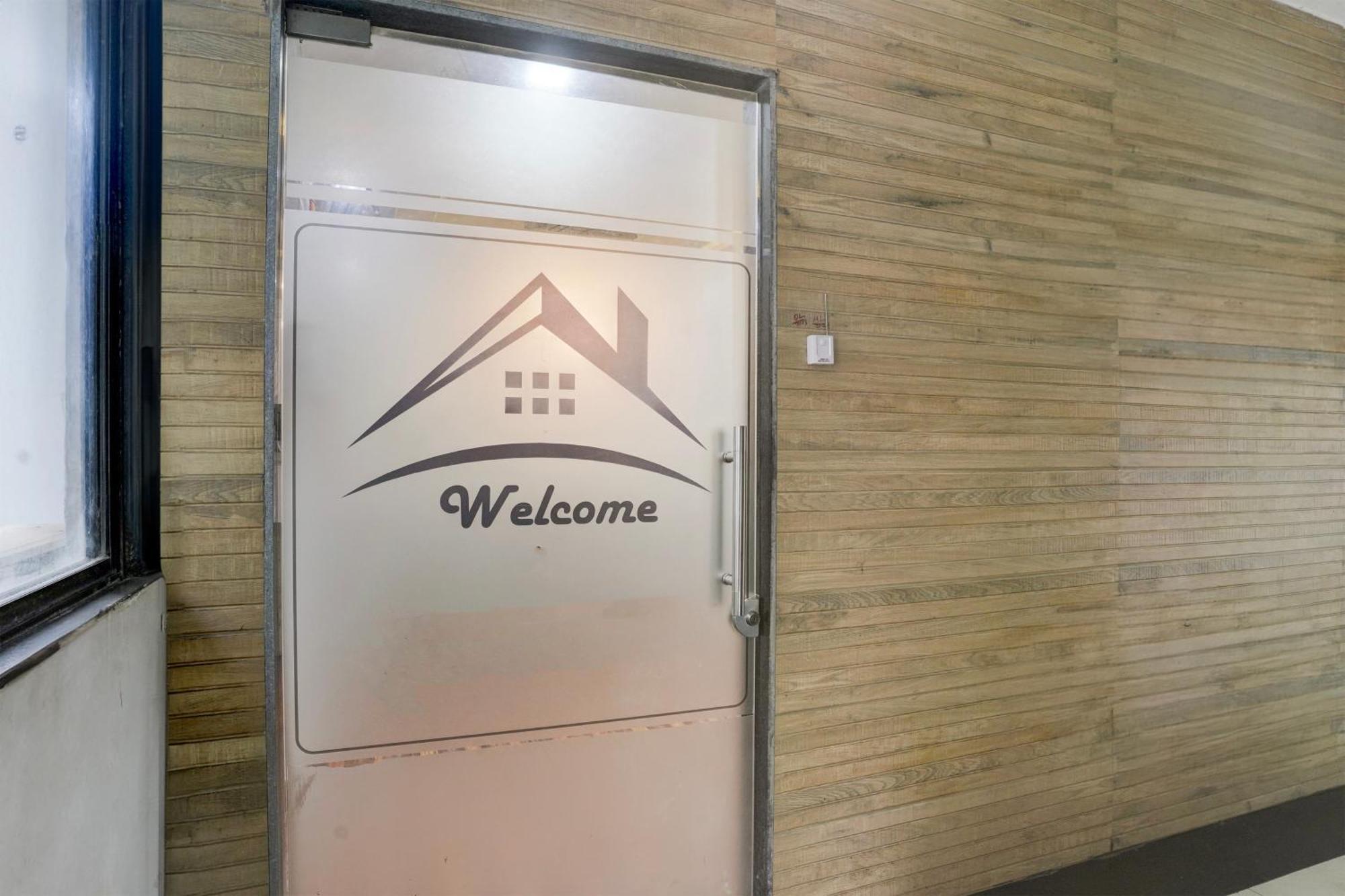 Super Hotel O Vip Road Formerly Hotel Lotus 수라트 외부 사진
